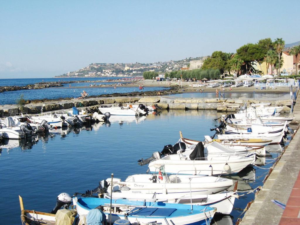 Nino Bixio Apartment Riva Ligure Buitenkant foto